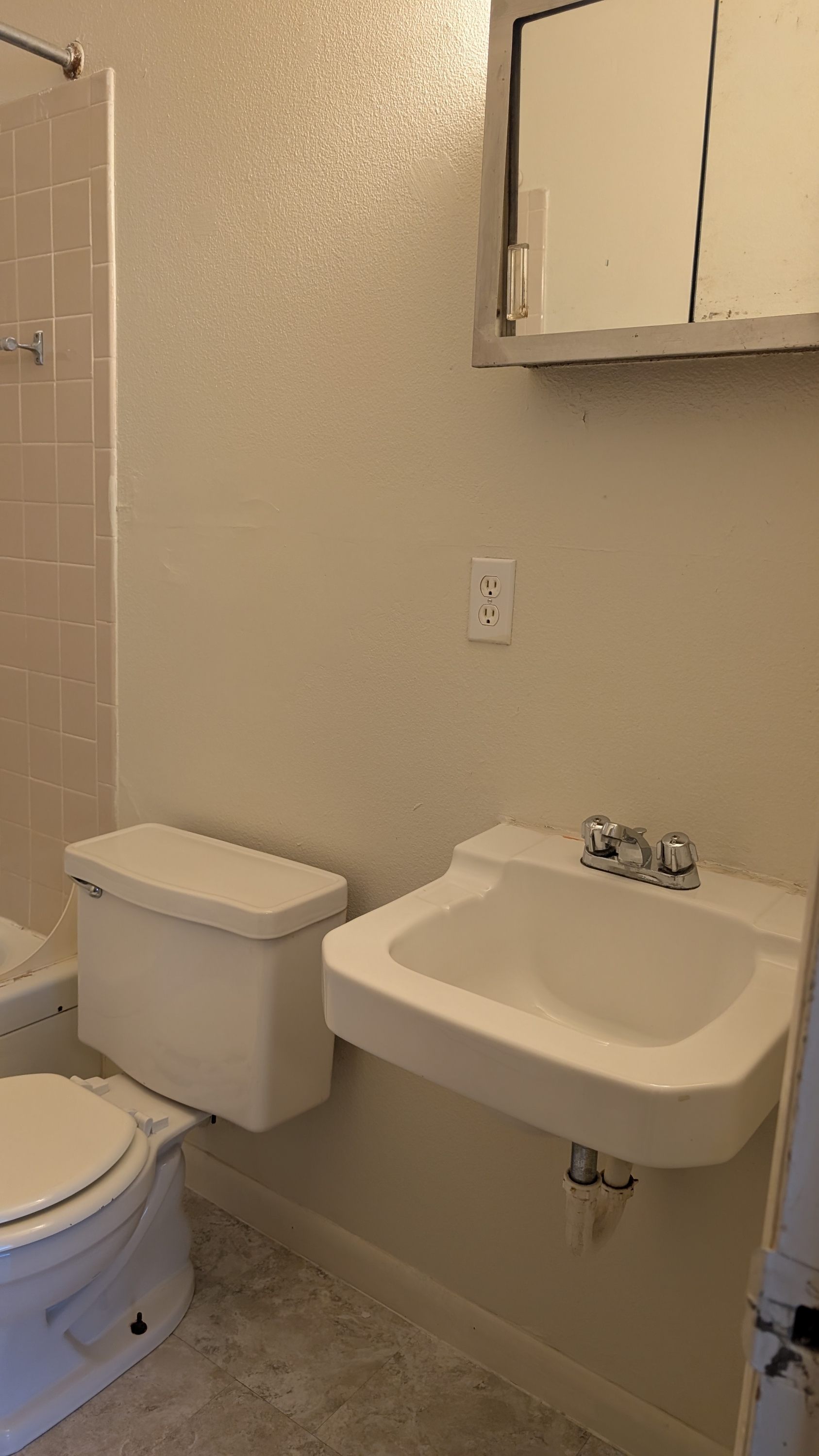 511 S Logan Ave #8