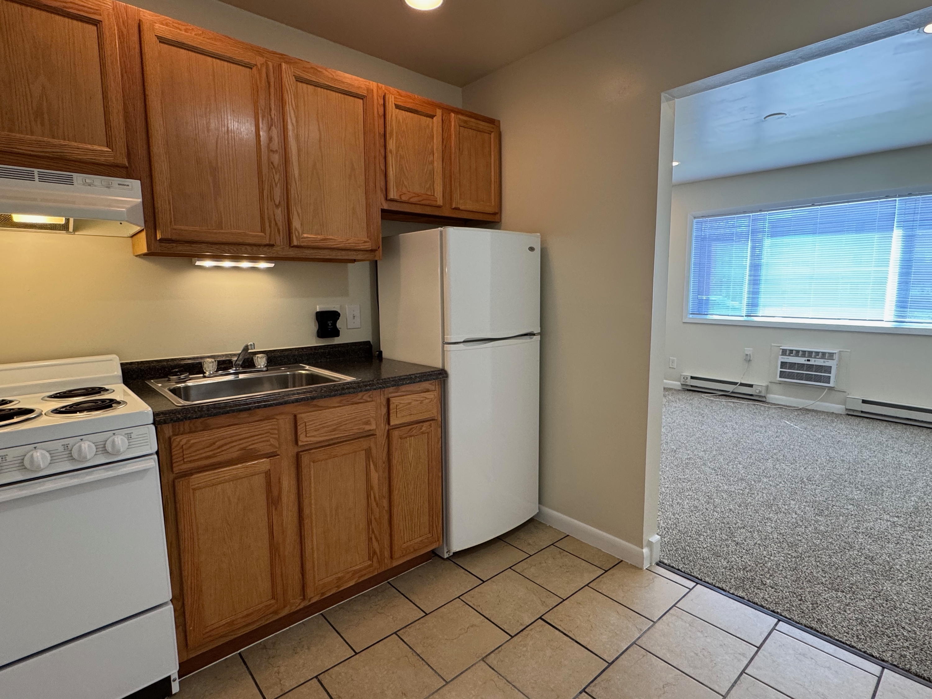 501 E College St #5