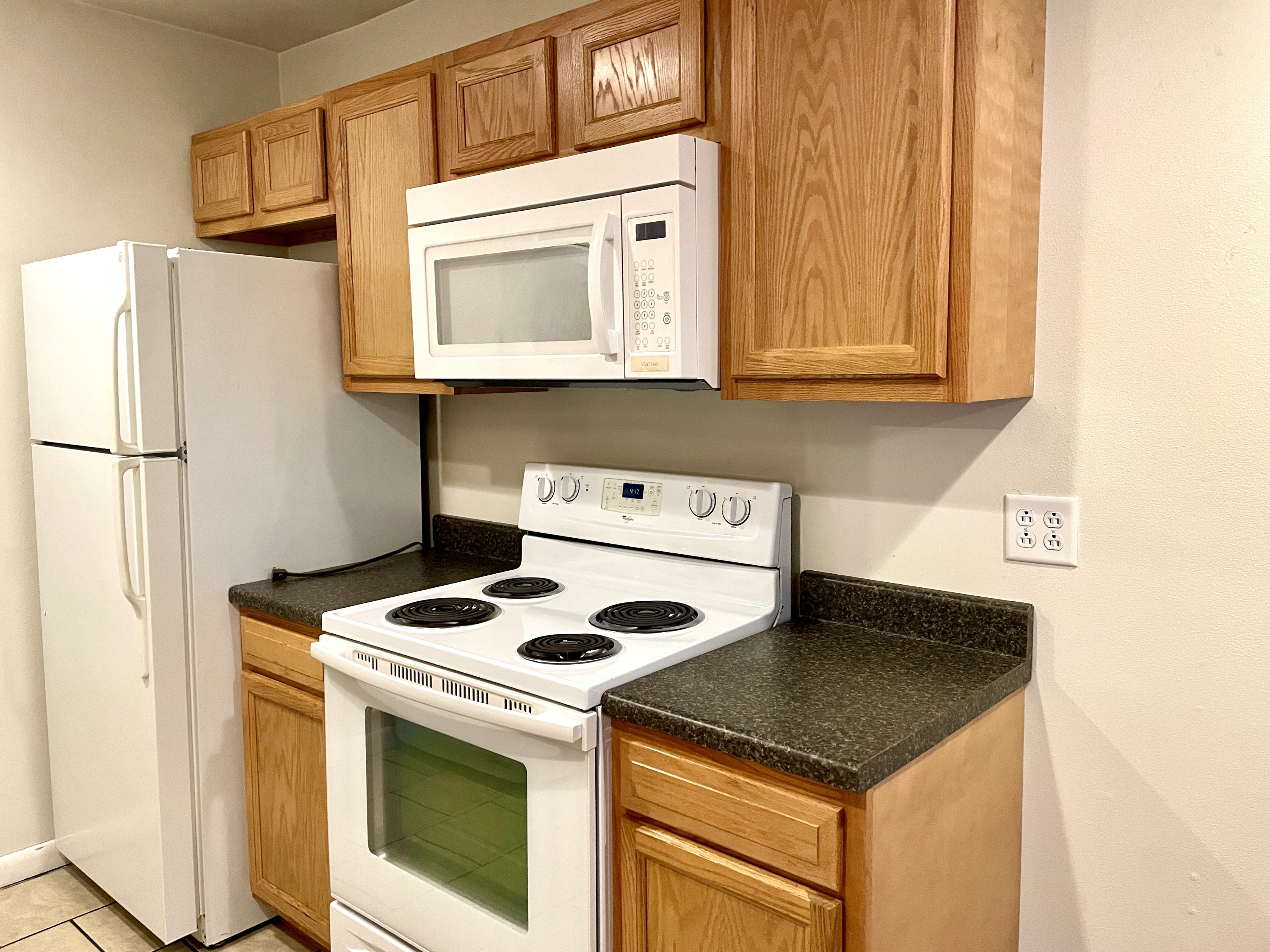 404 E College St #4